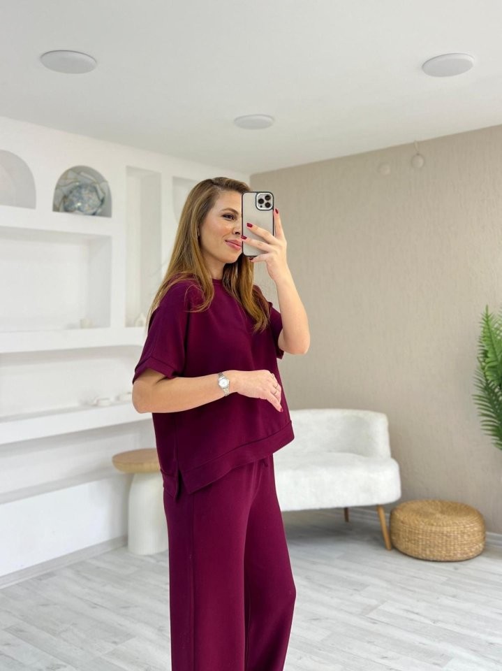 Kadın Modal Kumaş V Yaka Tişört Ve Bol Kesim Pantolon Ikili Takım