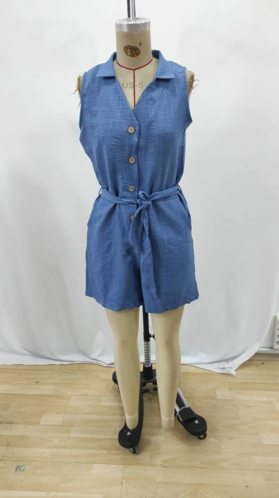 Kadın Sıfır Kollu Yakalı Düğmeli Belden Kuşaklı Kısa Keten Tulum