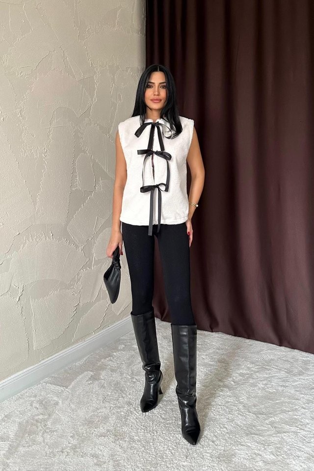 Ekru Fiyonklu Peluş Yelek