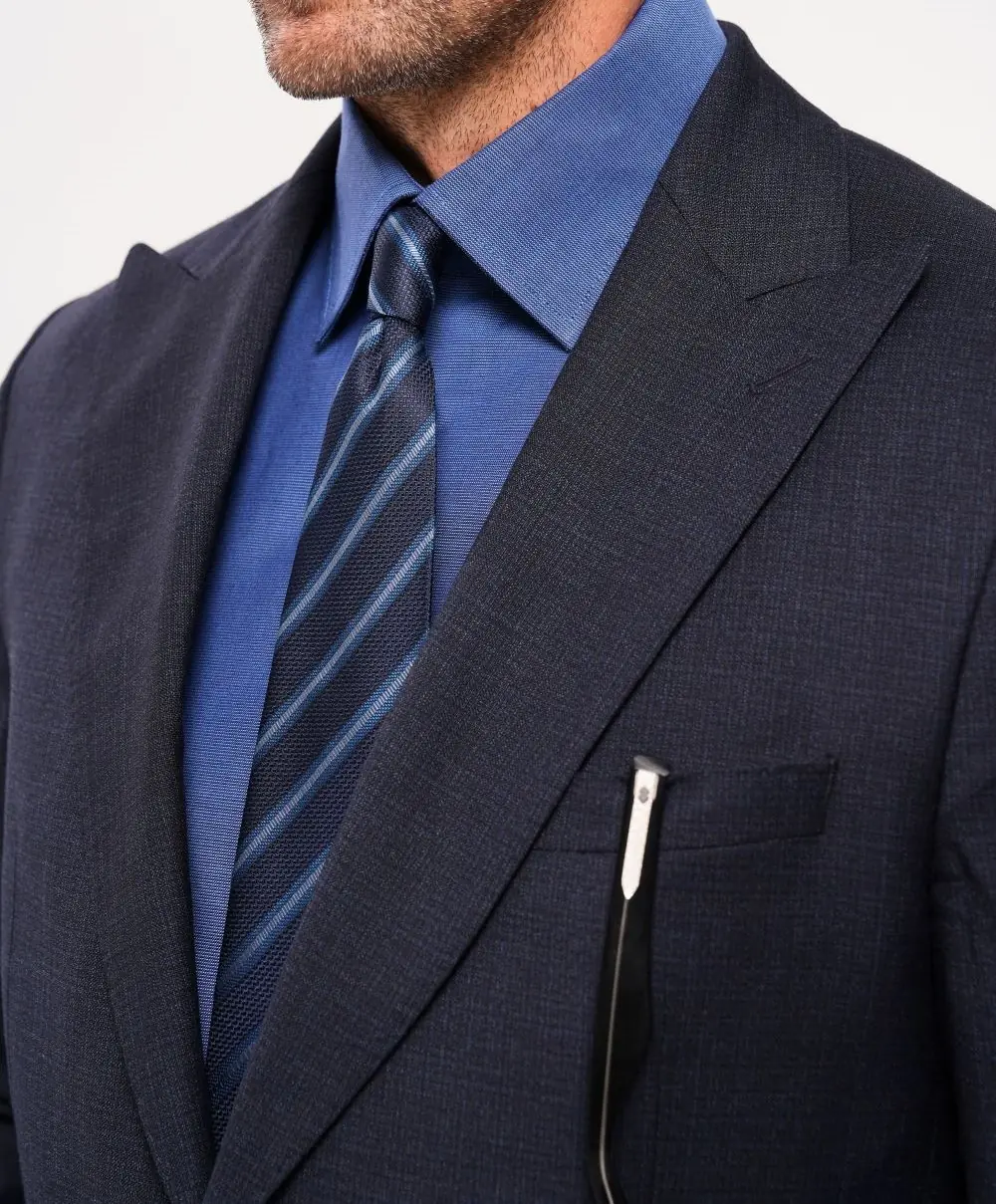 Right Shirt for a Suit