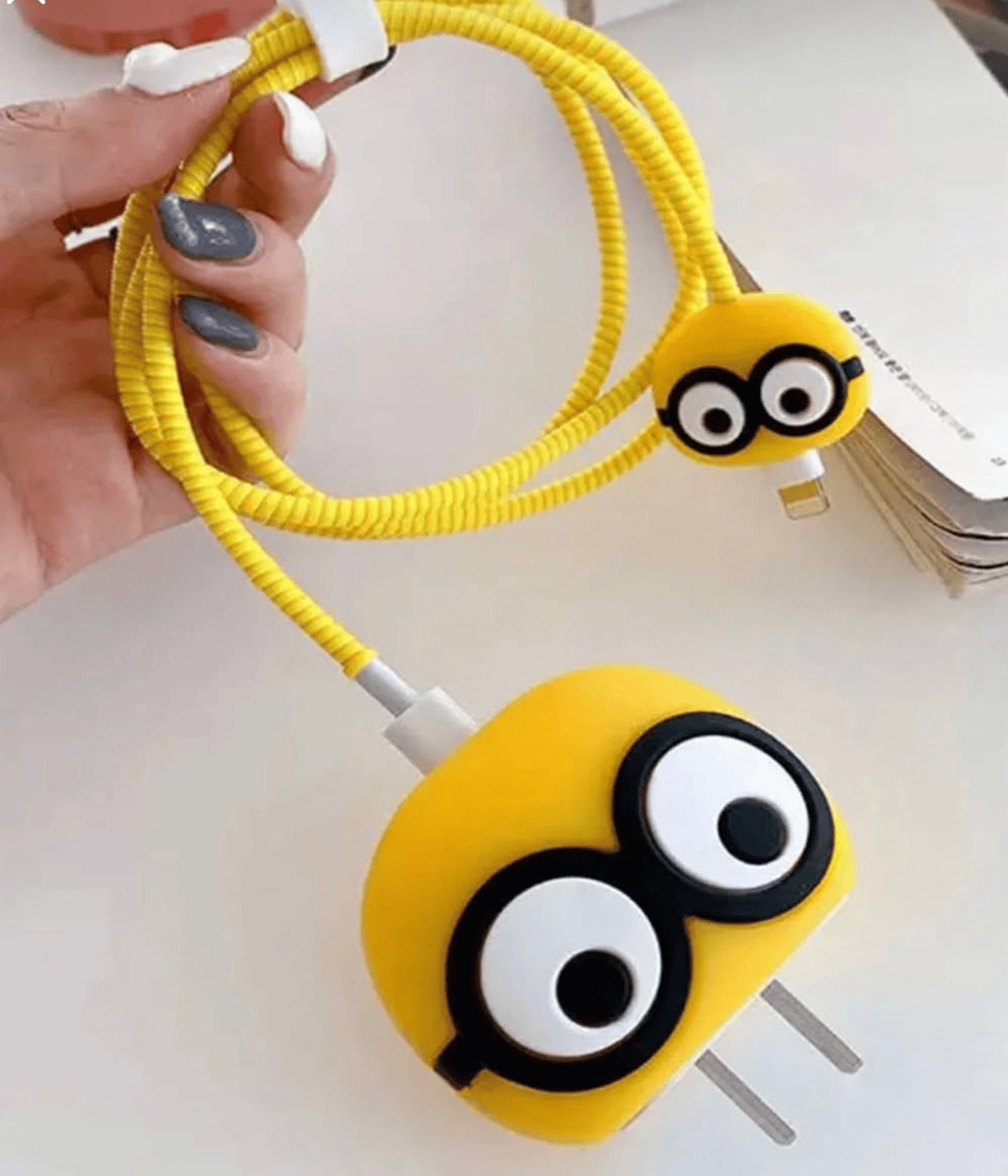 Iphone 18W/20W Uyumlu Şarj Aleti Kılıfı, Adaptör Ve Kablo Koruyucu Minion