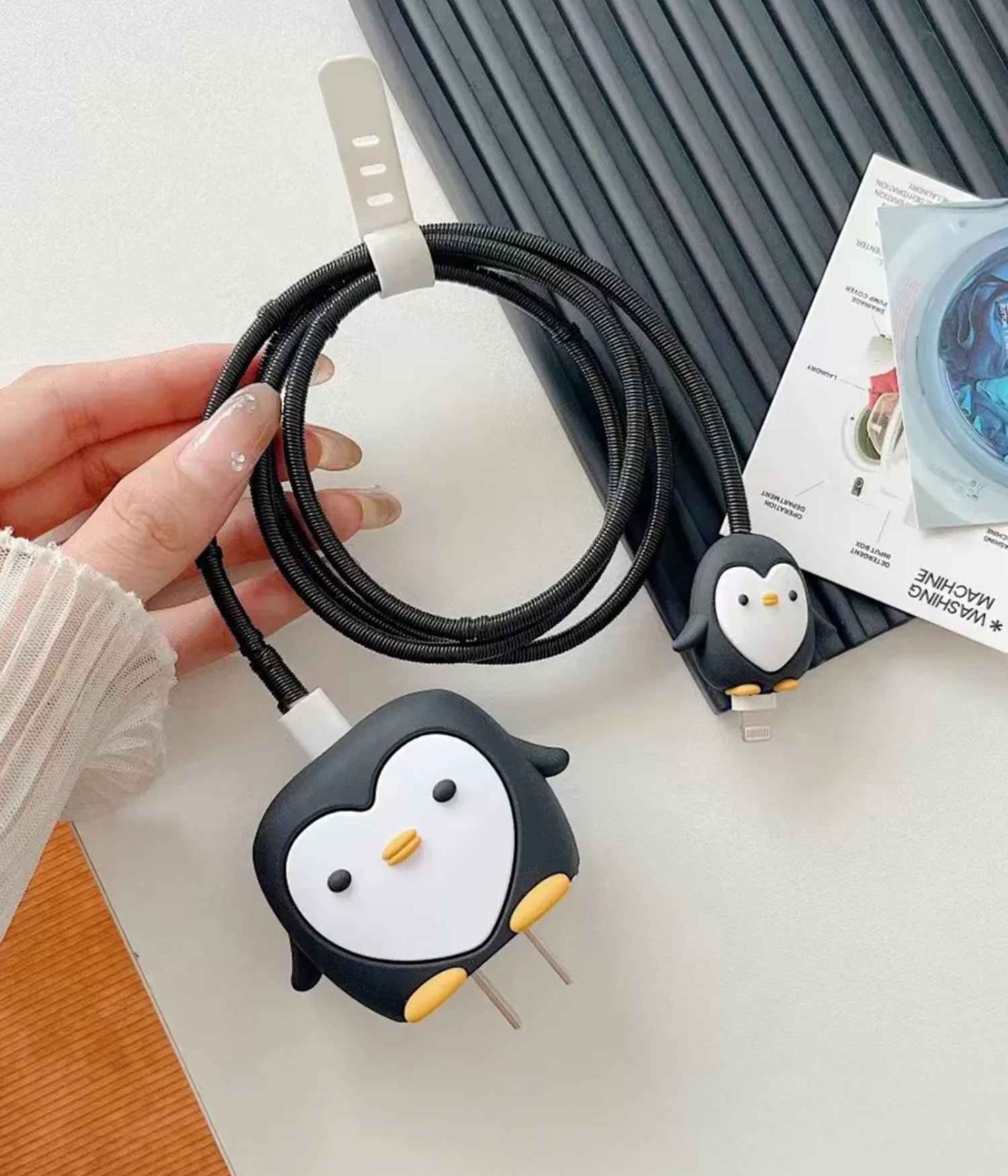 Iphone 18W/20W Uyumlu Şarj Aleti Kılıfı, Adaptör Ve Kablo Koruyucu Penguen
