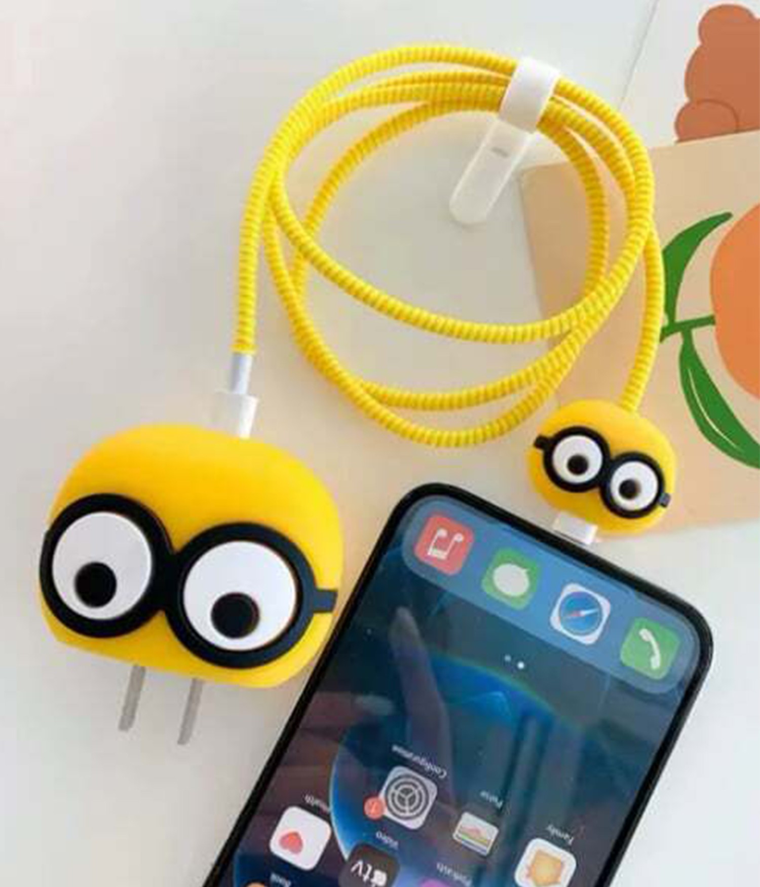 Iphone 18W/20W Uyumlu Şarj Aleti Kılıfı, Adaptör Ve Kablo Koruyucu Minion
