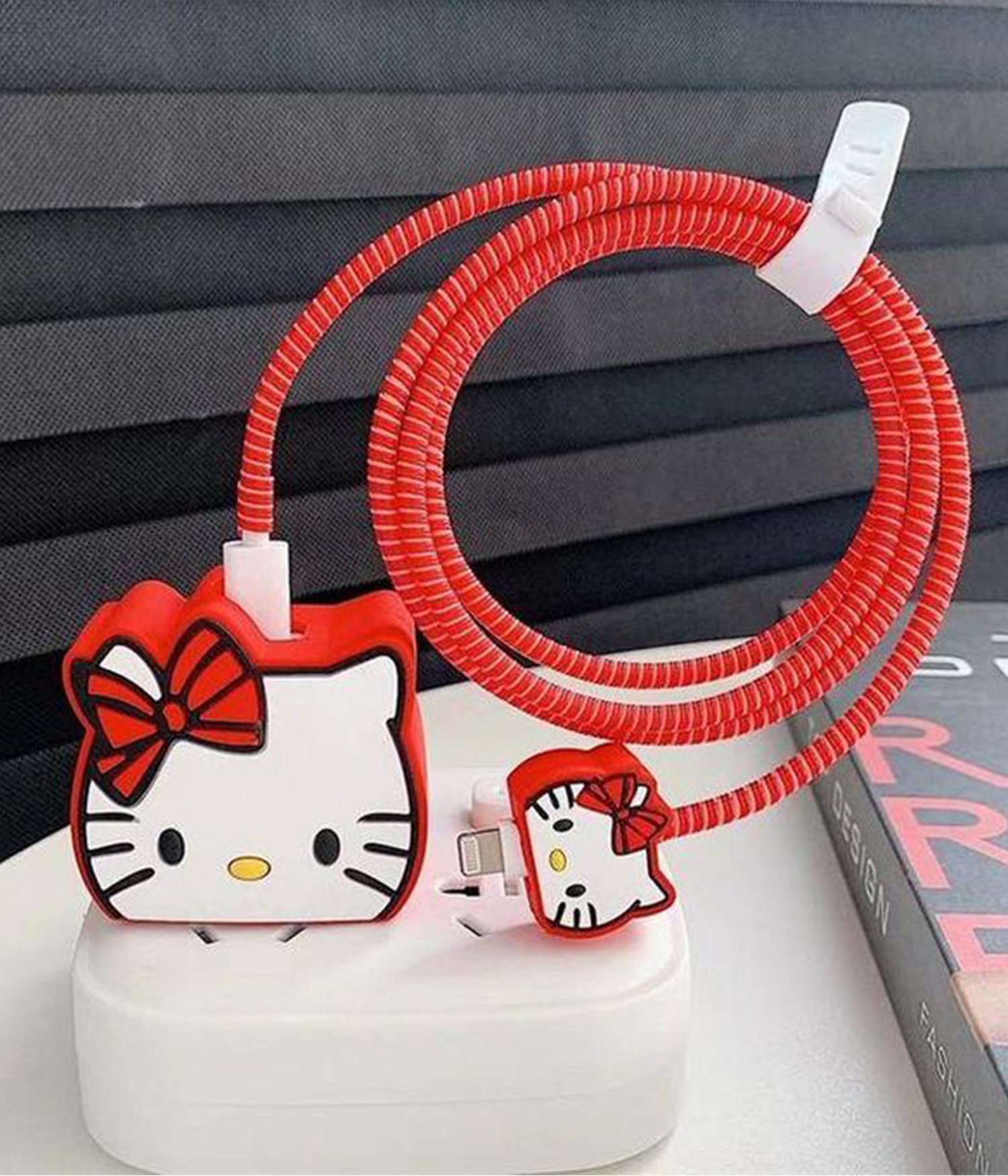 Iphone 18W/20W Uyumlu Şarj Aleti Kılıfı, Adaptör Ve Kablo Koruyucu Hello Kitty