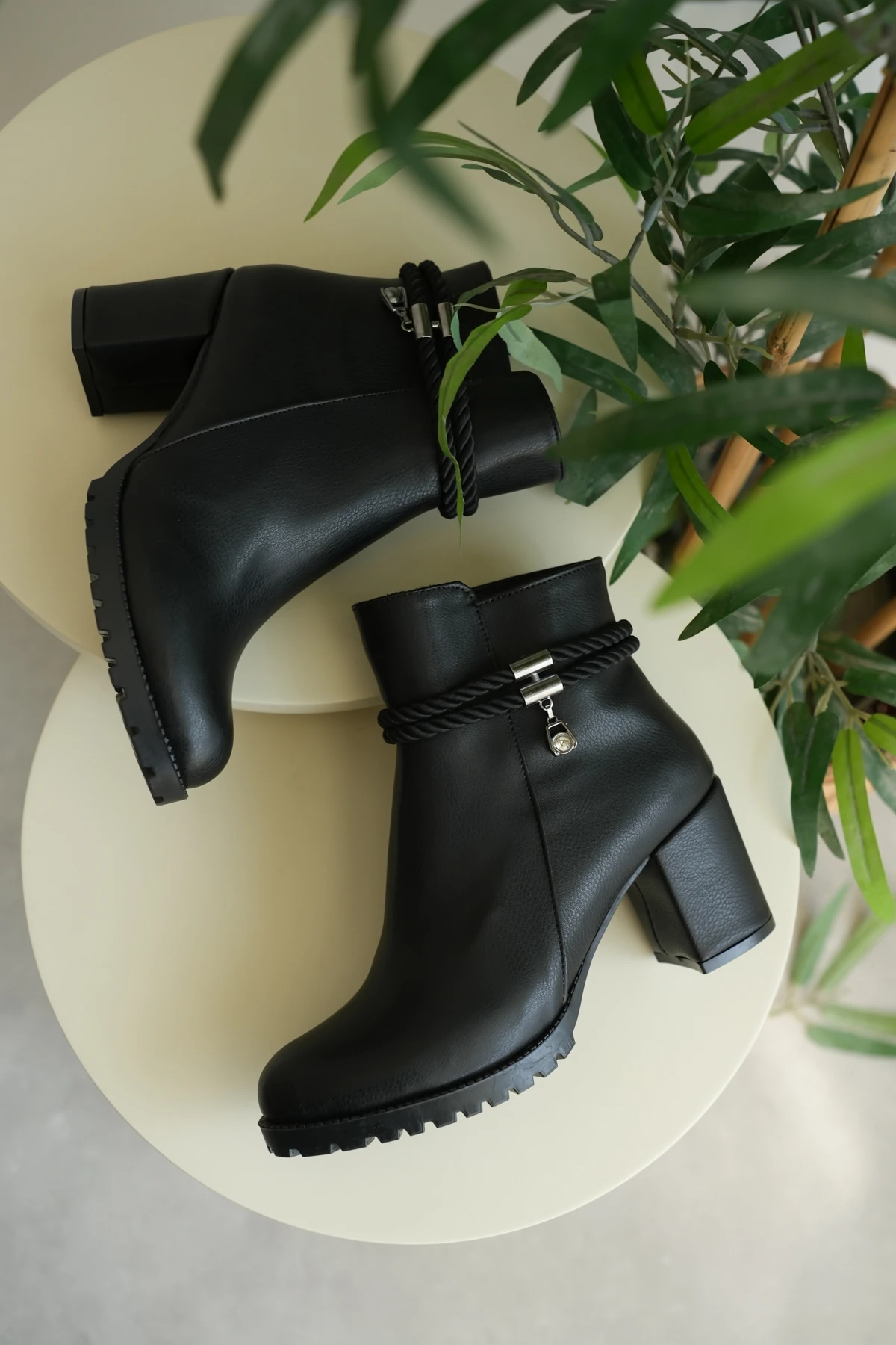 Rixos Kadın Siyah Fermuarlı Toka Detaylı Topuklu Bot