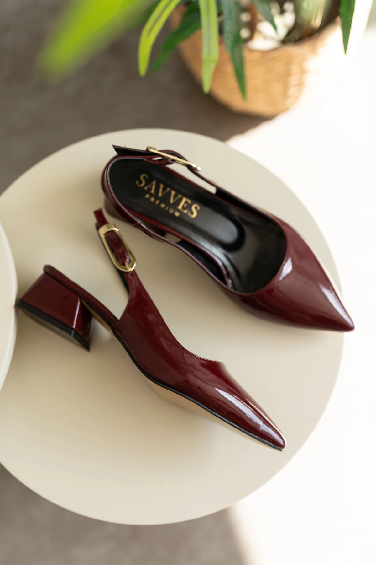 Eleganze Altın Tokalı Alçak Topuklu Kadın Ayakkabı