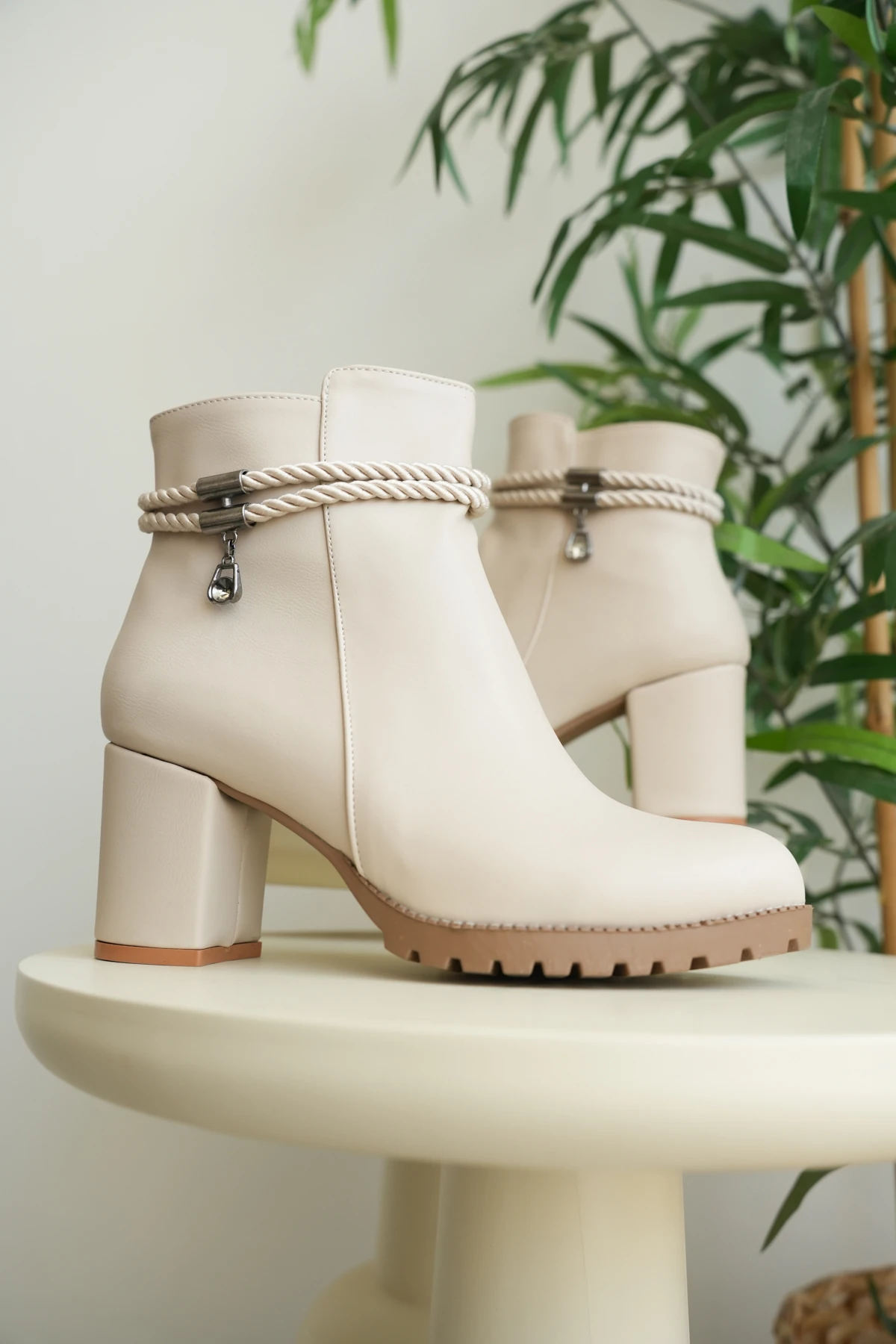 Rixos Kadın Siyah Fermuarlı Toka Detaylı Topuklu Bot