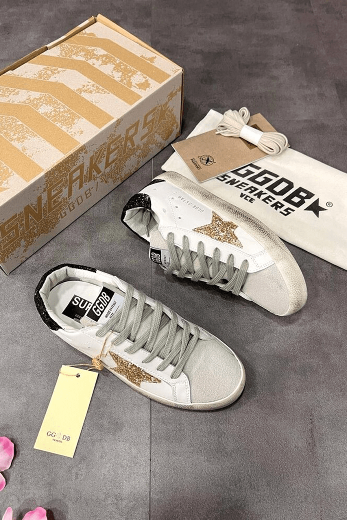 low Top Superstar Beyaz Gold Sneakers