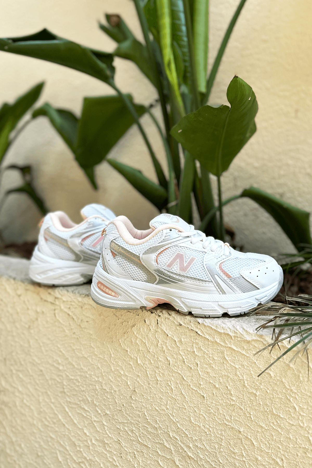 530 Beyaz Pudra Sneakers