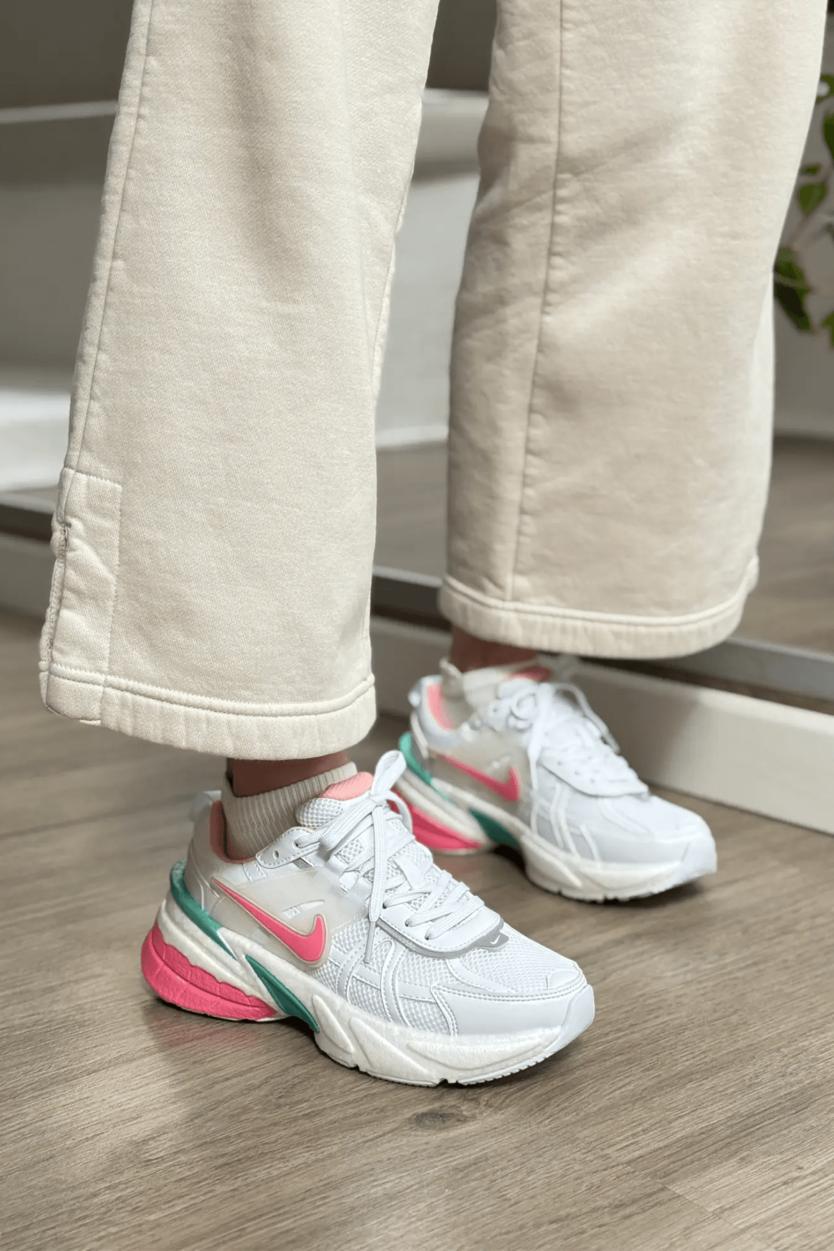 V2K Run Beyaz Pembe Sneakers
