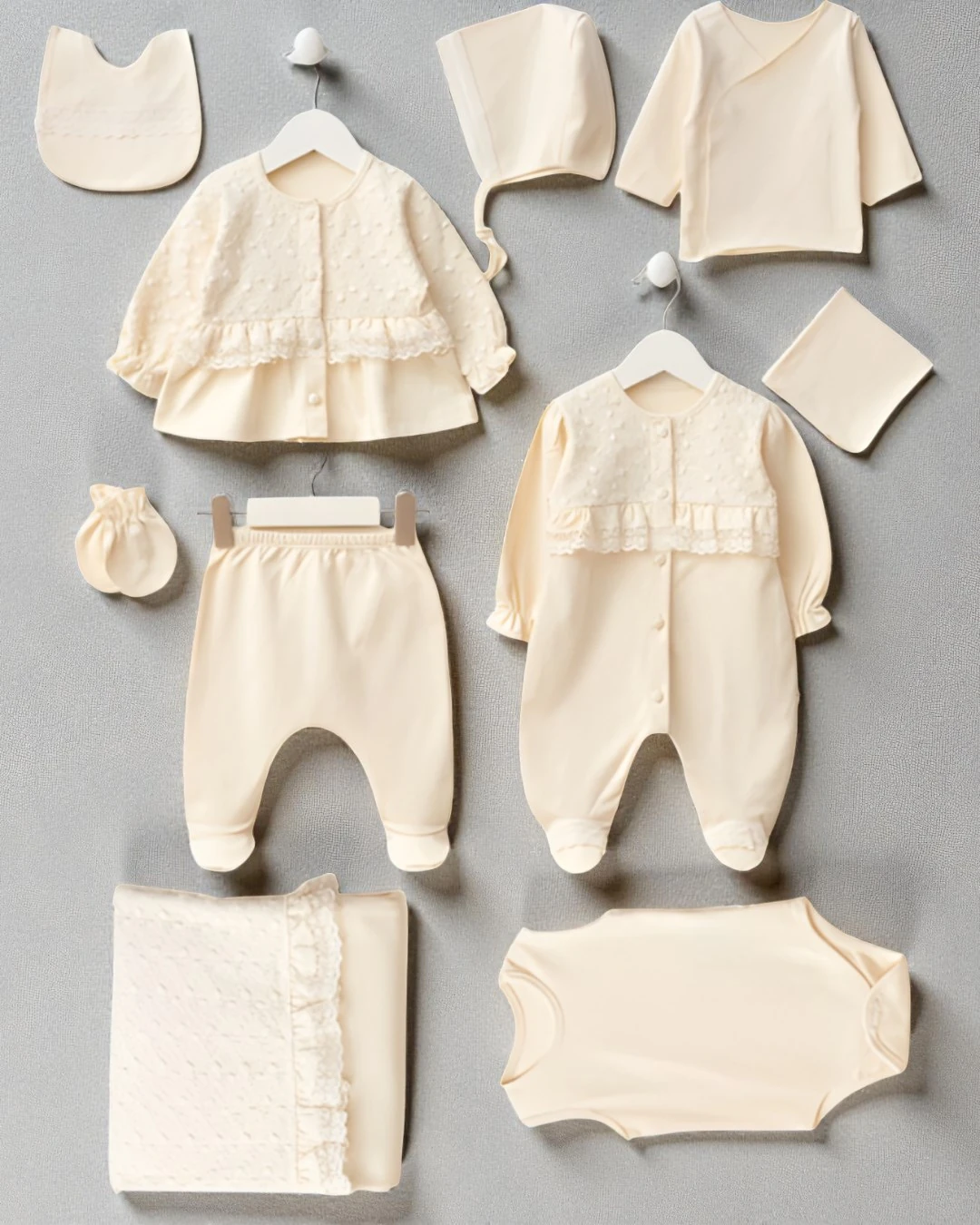 Kız Bebek Düz Beyaz, İşlemeli Fisto Detaylı 10 Parça Premium Hastane Çıkışı Zıbın Seti R2368 - KREM