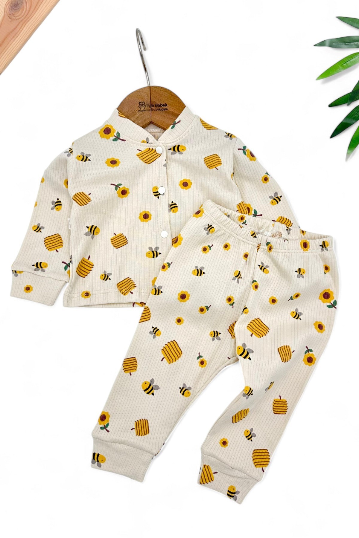 KIZ BEBEK ARI BASKILI İNCE FİTİLLİ GECELİK PİJAMA TAKIMI ÇITÇITLI  ALT ÜST TAKIM  R1474 - BEJ