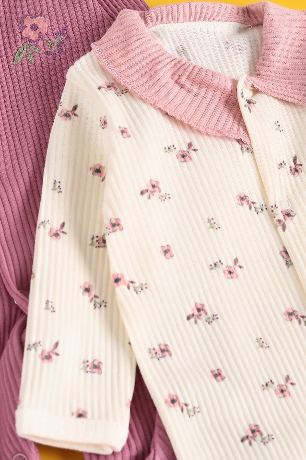 KIZ BEBEK 0-3 / 3-6 / 6-9 AY ÇİÇEK BASKILI PATİKLİ ALTTAN ÇITÇITLI 3'LÜ TULUM SETİ R1976