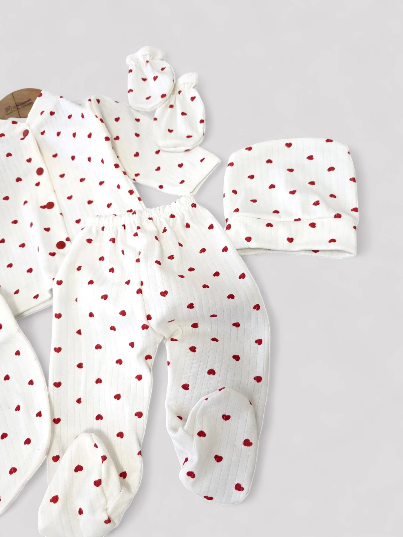 Kız Bebek Kalp Baskılı 5 Parça Fitilli Hastane Çıkışı Zıbın Seti R1966