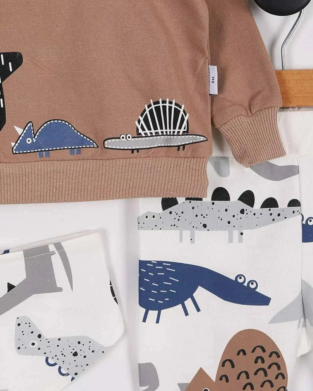 Erkek Bebek Dinozor Baskılı, Fularlı 3 Parça Mevsimlik 3-6-9-12-18 Ay Alt Üst Bebek Takımı R2231