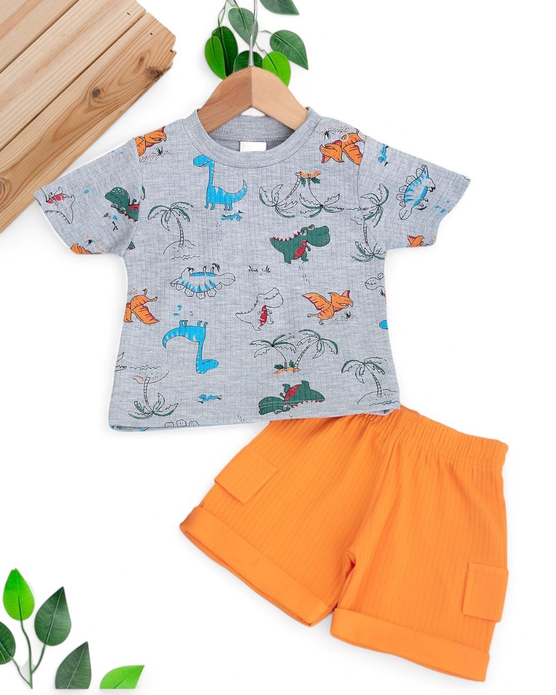 ERKEK BEBEK YAZLIK DİNOZOR BASKILI 6-9-12-18-24 AY FİTİLLİ CEPLİ ŞORTLU BEBEK TAKIMI R1690 - GRİ