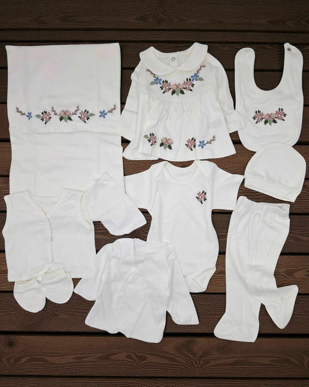 Kız Bebek Çiçek Nakışlı, Fisto Detaylı Ekru 10 Parça Hastane Çıkışı Zıbın Seti R2357