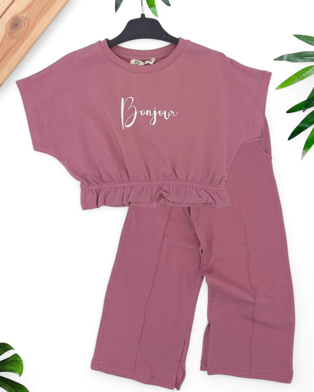 KIZ ÇOCUK YAZLIK BONJOUR BASKILI CROP VE ÇİMALI PANTALONLU ALT ÜST EŞOFMAN TAKIMI R1780 - GÜL KURUSU
