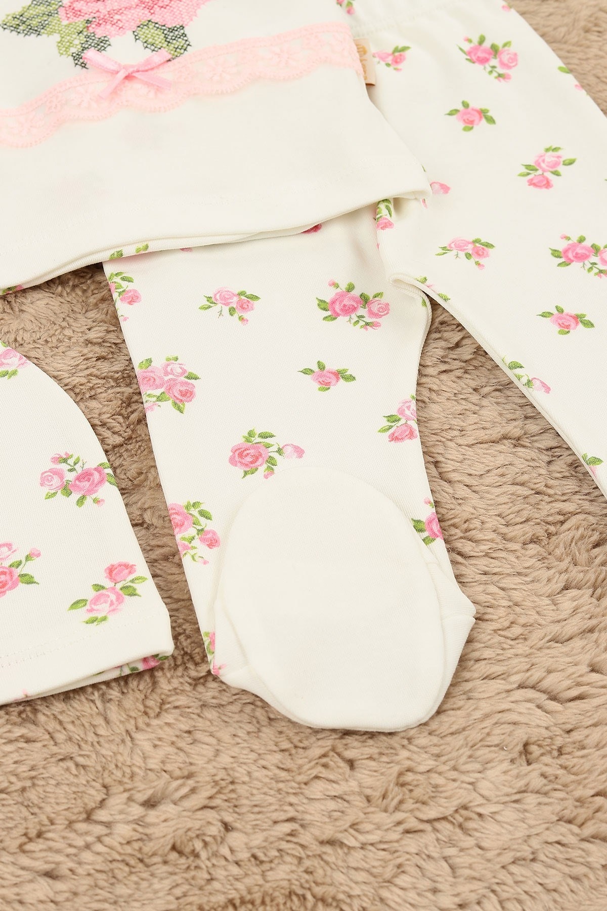 Kız Bebek Kaneviçe Gül Detaylı Fiyonklu 3 Parça Hastane Çıkışı / Zıbın Seti / Bebek Takım YeniDoğan R429