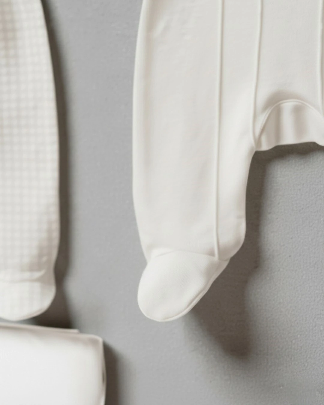 Erkek Bebek Nervüllü, Papyonlu Düz Beyaz 10 Parça Premium Hastane Çıkışı Zıbın Seti R2370