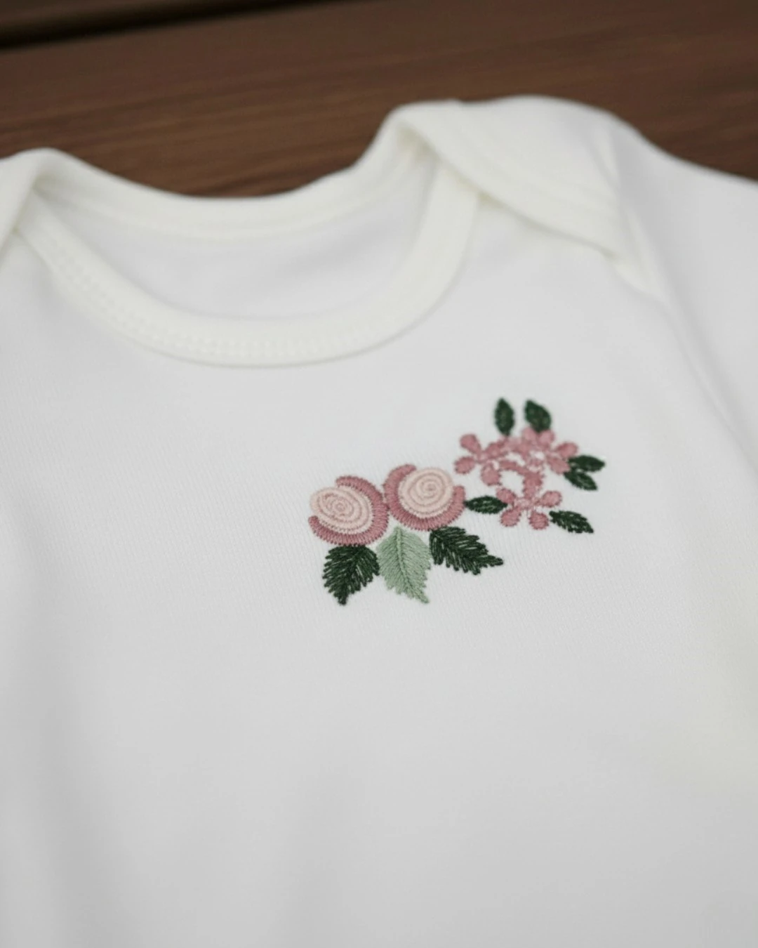 Kız Bebek Çiçek Nakışlı, Fisto Detaylı Ekru 10 Parça Hastane Çıkışı Zıbın Seti R2357