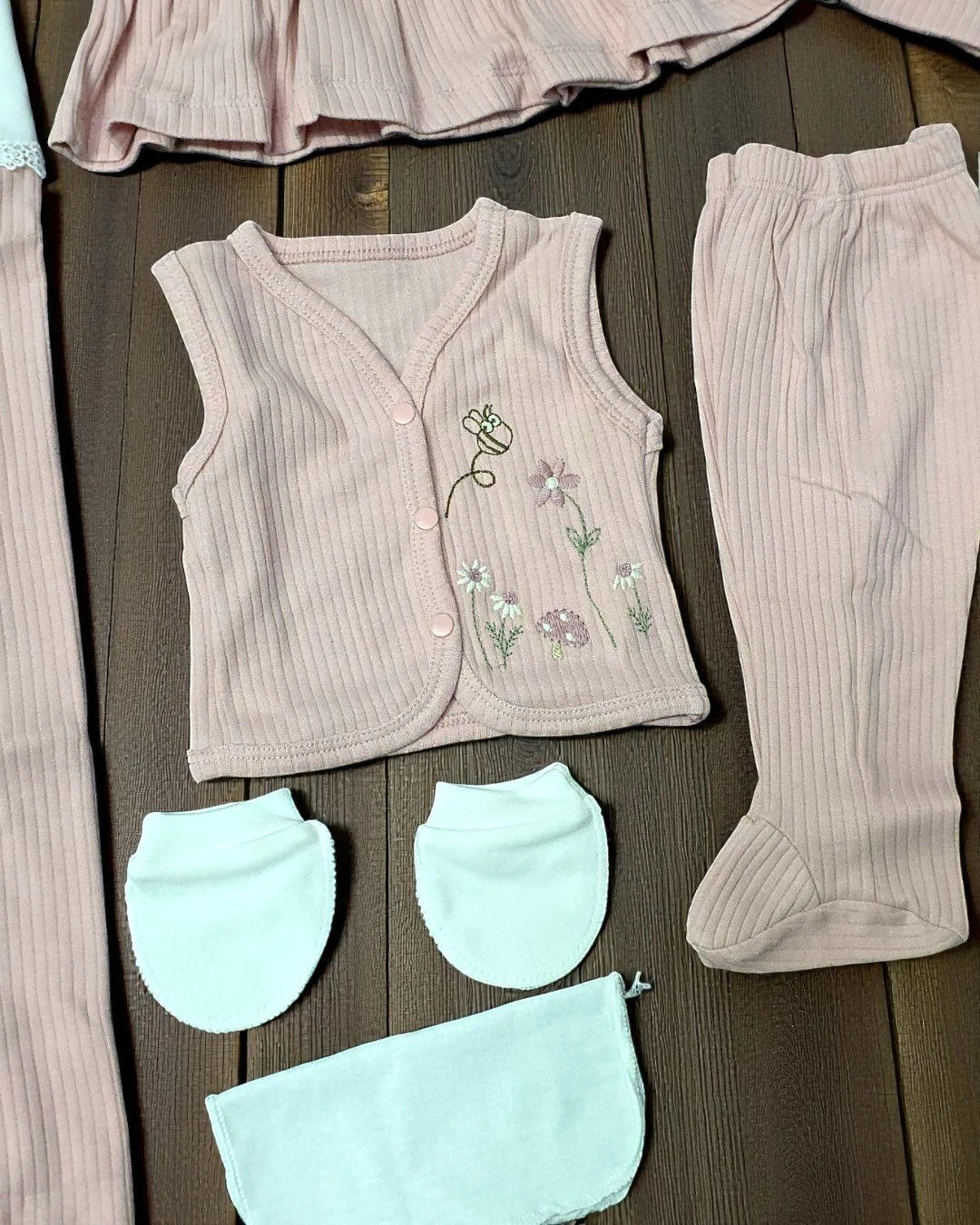 Kız Bebek Çiçek Nakışlı Fitilli, Bebe Yakalı 10 Parça Hastane Çıkışı Zıbın Seti R2356