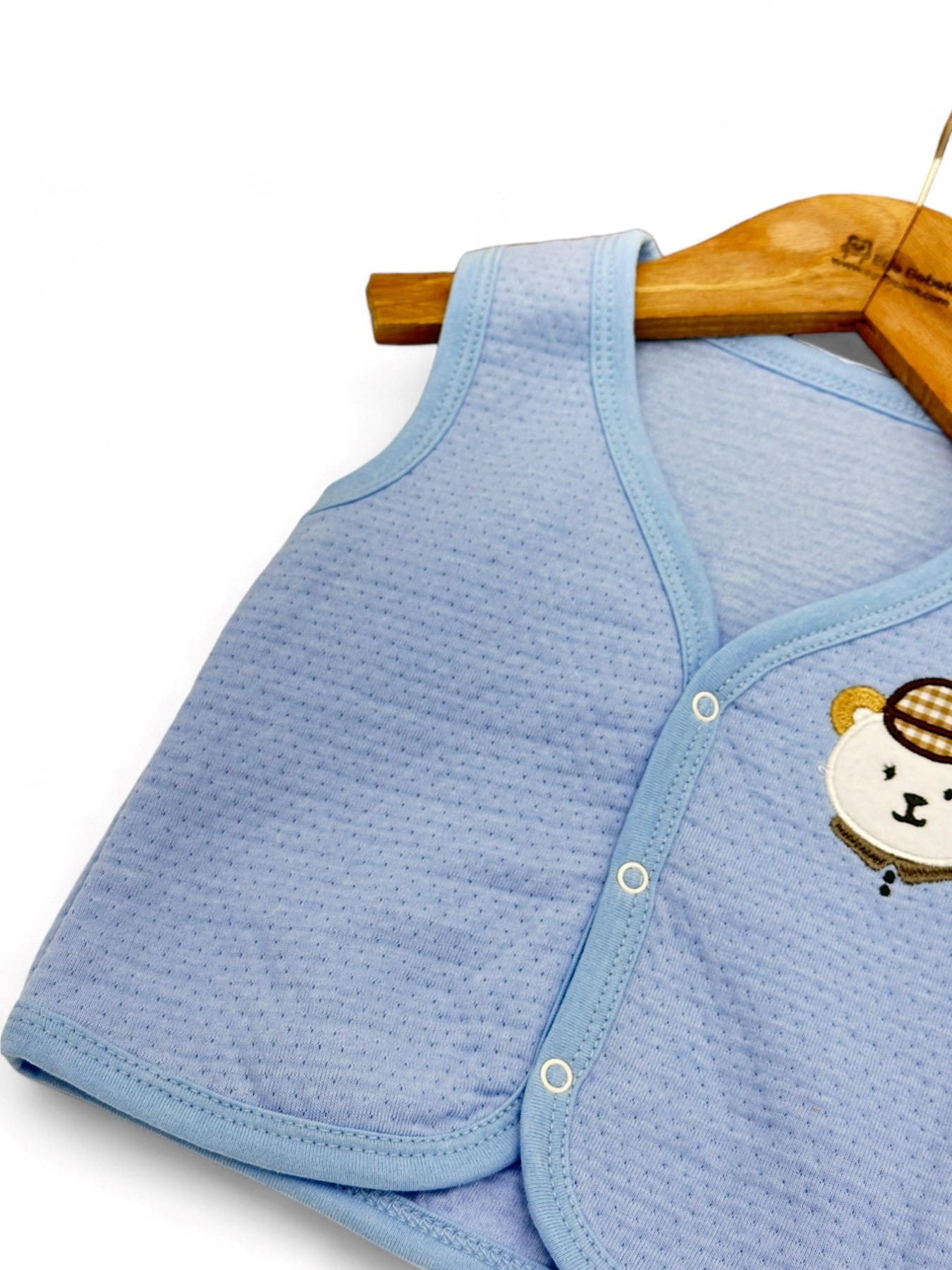 ERKEK BEBEK KAPİTONU KUMAŞ AYI NAKIŞLI 3-6-9-12-18 AY YELEK R1501