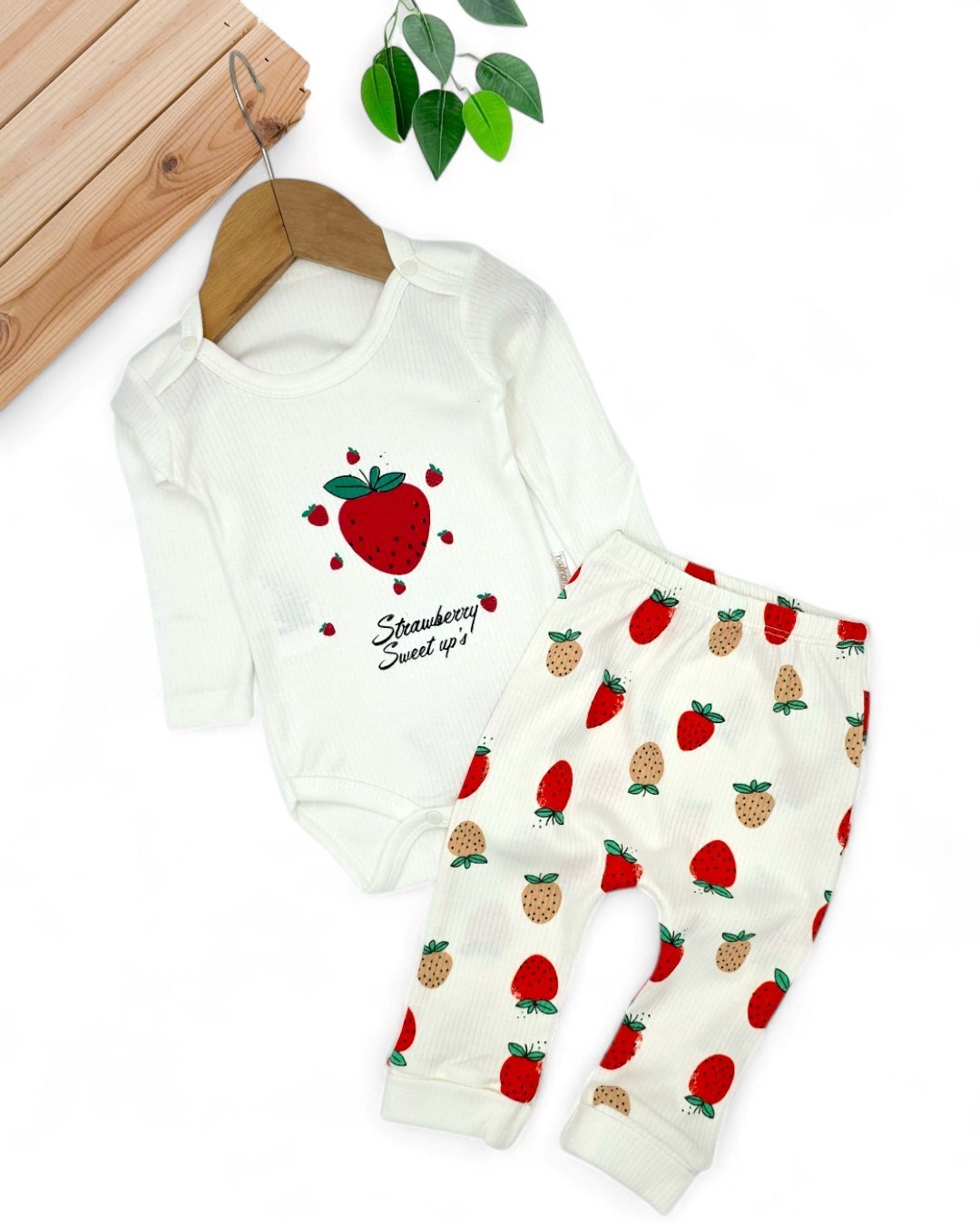 Kız Bebek Yeni Doğan Çilek Baskılı Uzun Kollu, 0-3-6-9 Ay Çıtçıtlı Bodyli 2'li Alt Üst Takım R2150 - BEYAZ