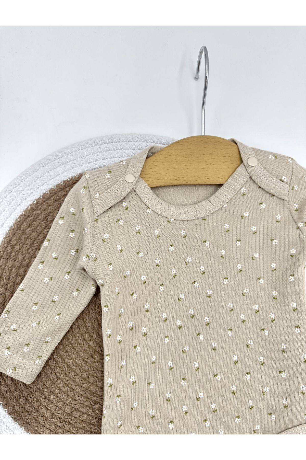 Kız Bebek Yenidoğan Çiçek Desenli Fitilli Çıtçıtlı Badi ve Altlı Natural Pamuk Bebek Takımı 0-9 Ay R1049