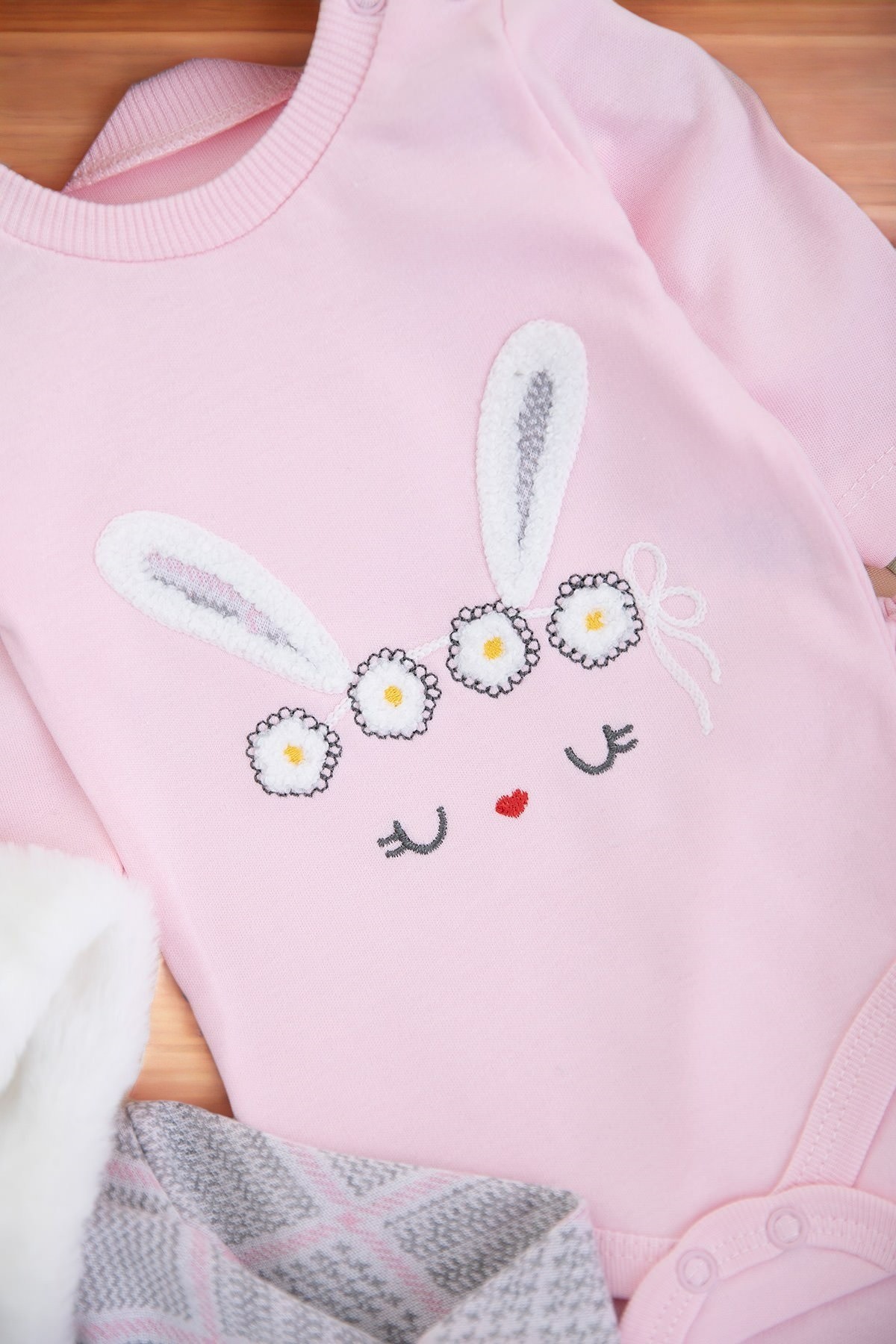 KIZ BEBEK KAPÜŞONLU TAVŞAN KULAKLI ÇİZGİLİ TAVŞAN BASKILI 3 PARÇA ZIBINLI ŞİRİN KIZ BEBEK TAKIM R335