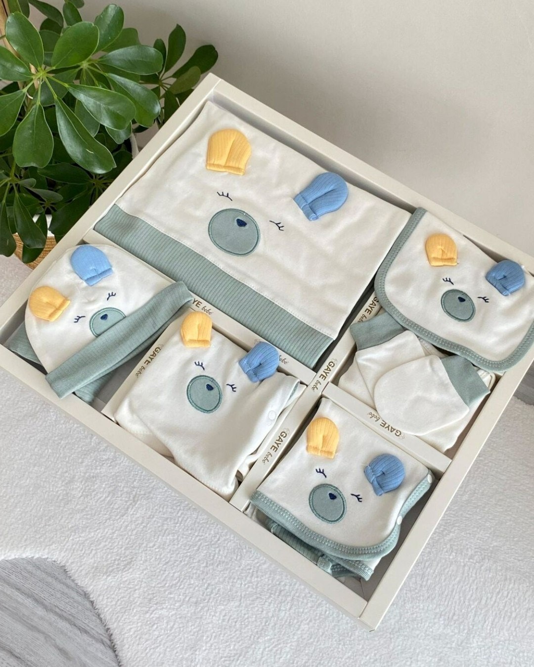 Erkek Bebek Ayıcık Baskılı Mint Yeşili 10 Parça Hastane Çıkışı Zıbın Seti HC44
