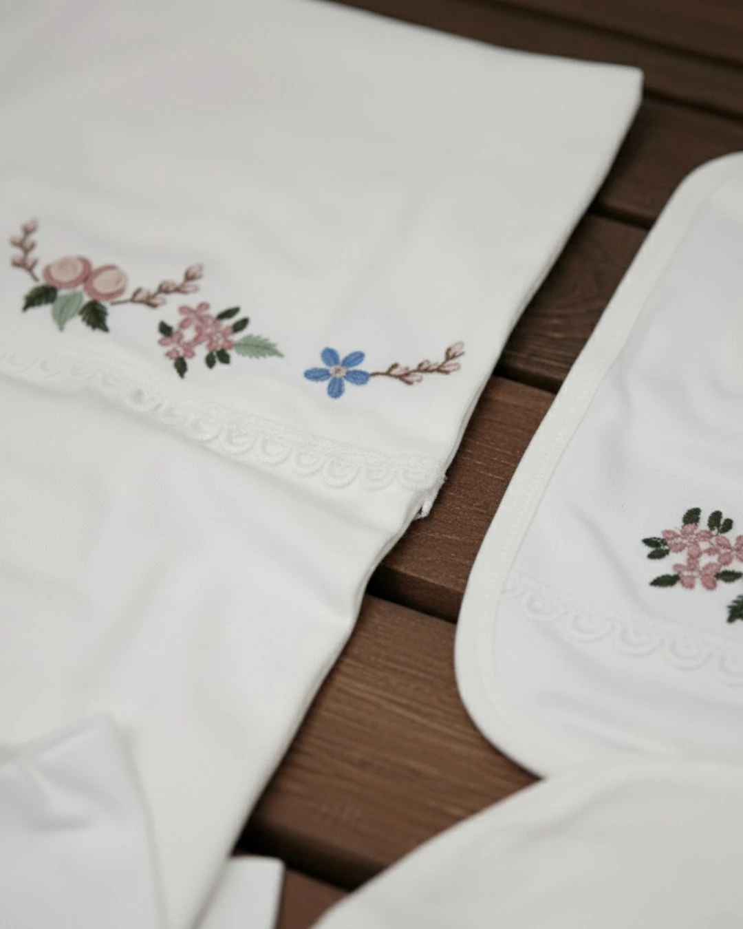 Kız Bebek Çiçek Nakışlı, Fisto Detaylı Ekru 10 Parça Hastane Çıkışı Zıbın Seti R2357