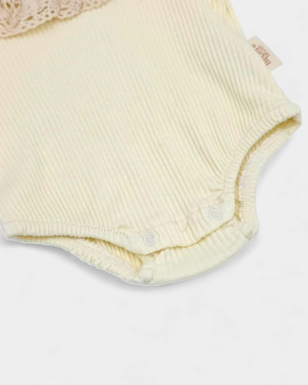 Kız Bebek Çiçek Baskılı, Şapkalı, Çıtçıtlı Bodyli, 3 Parça Şık 3-6-9-12 Ay Bebek Takımı R2047