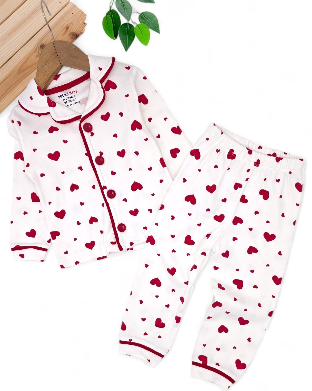 Kız Çocuk Büyük Kalp Baskılı ruvaze Yakalı, Düğmeli Mevsimlik Gecelik Pijama Takımı 3-14 Yaş R2185