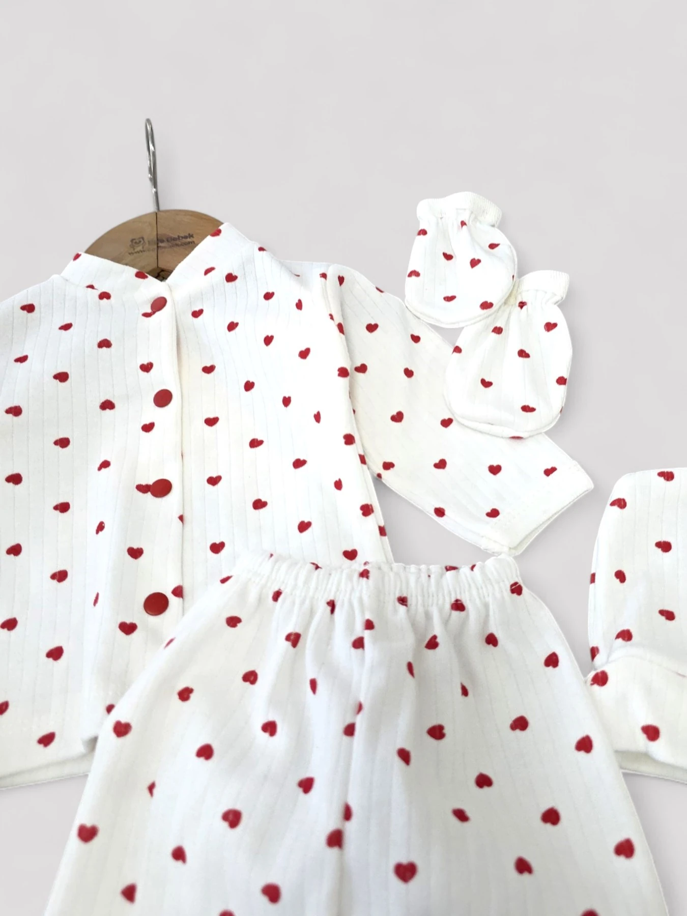 Kız Bebek Kalp Baskılı 5 Parça Fitilli Hastane Çıkışı Zıbın Seti R1966