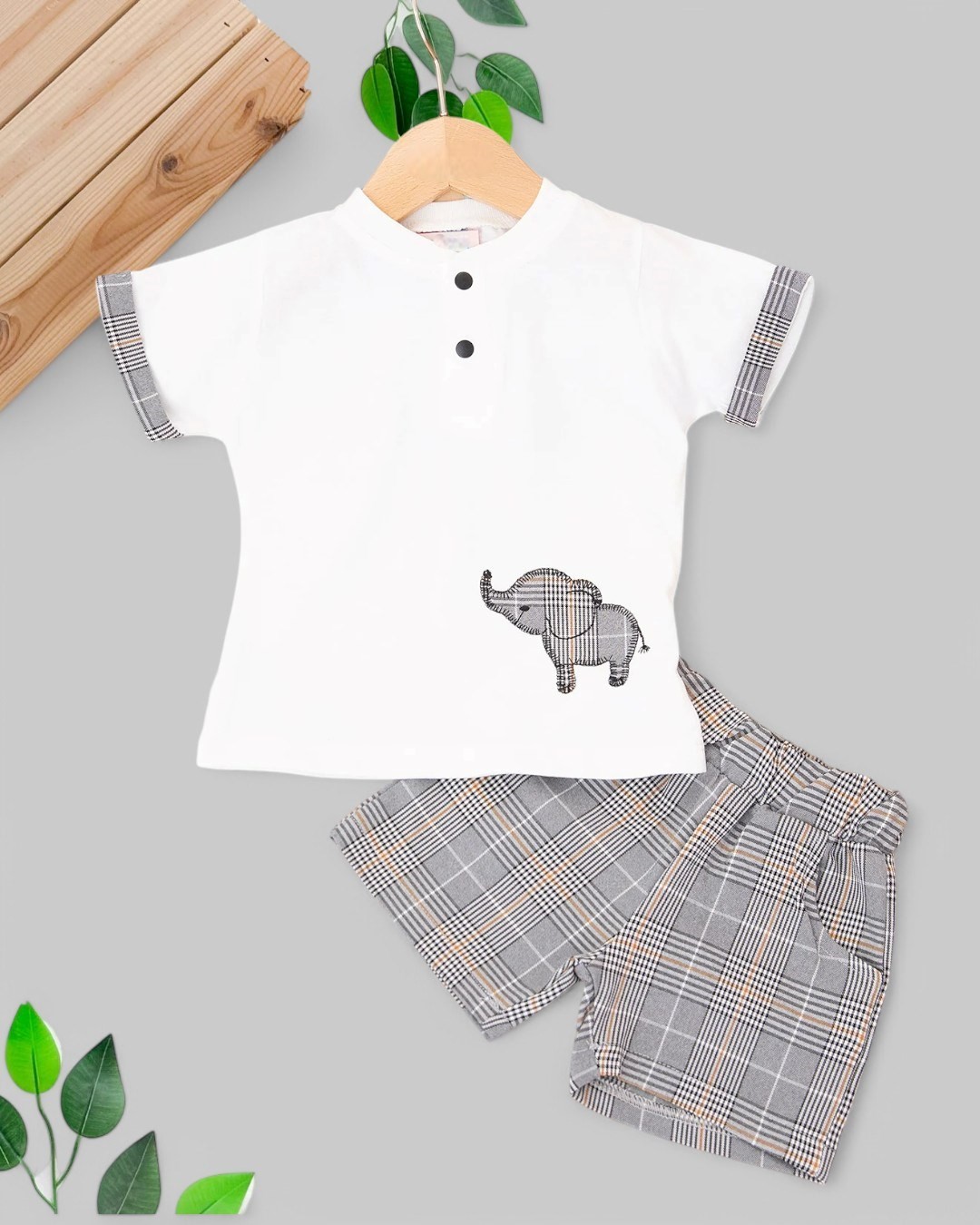 ERKEK BEBEK FİL NAKIŞLI EKOSE ŞORTLI YAZLIK DÜĞMELİ HAKİM YAKA 6-9-12-18-24 AY BEBEK TAKIMI R1692 - BEYAZ