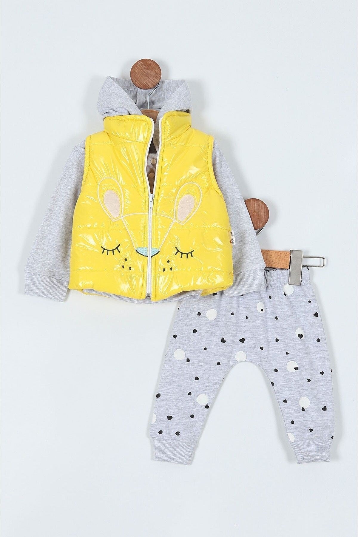 Kız Bebek Tavşan Nakışlı Şişme Yelekli 3 Parça Alt Üst Takım 6-12-18 Ay R339