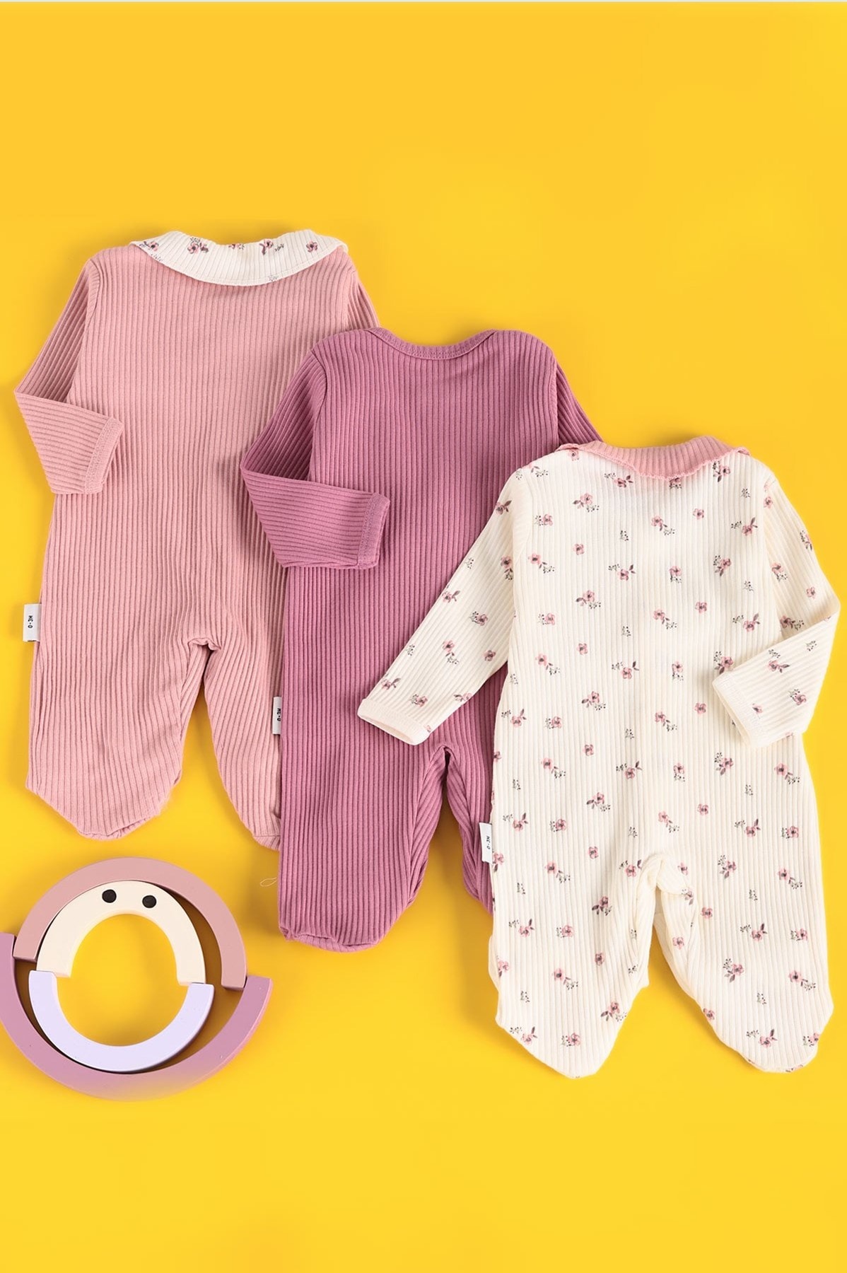 KIZ BEBEK 0-3 / 3-6 / 6-9 AY ÇİÇEK BASKILI PATİKLİ ALTTAN ÇITÇITLI 3'LÜ TULUM SETİ R1976