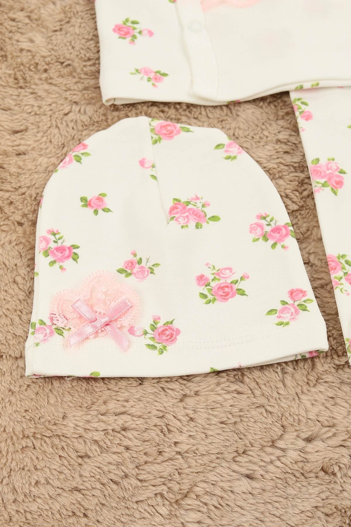 Kız Bebek Kaneviçe Gül Detaylı Fiyonklu 3 Parça Hastane Çıkışı / Zıbın Seti / Bebek Takım YeniDoğan R429