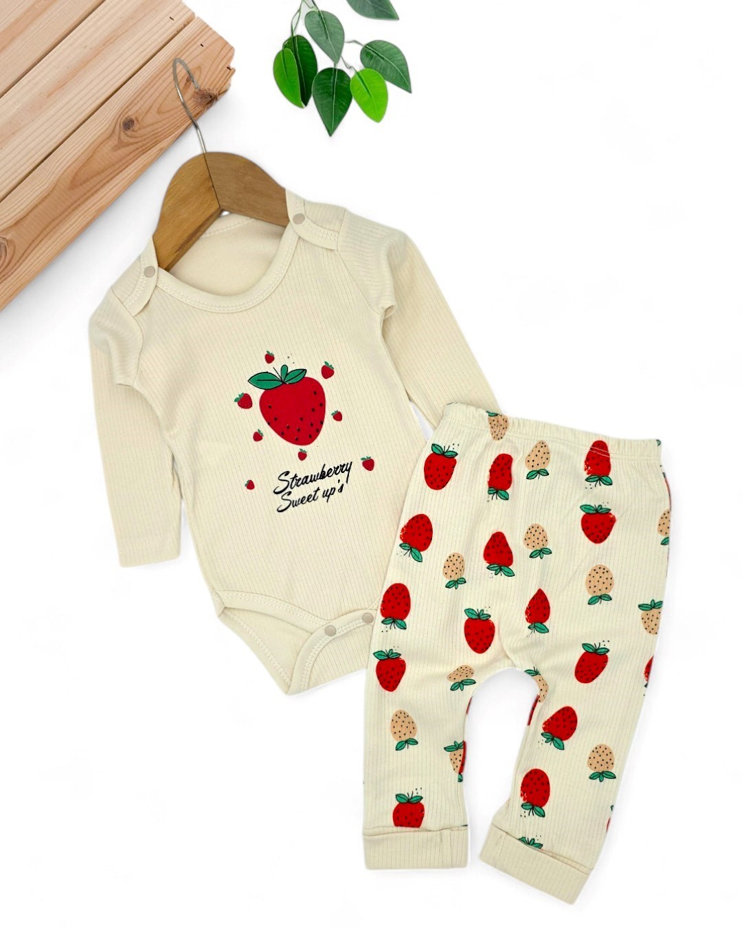Kız Bebek Yeni Doğan Çilek Baskılı Uzun Kollu, 0-3-6-9 Ay Çıtçıtlı Bodyli 2'li Alt Üst Takım R2150 - BEJ
