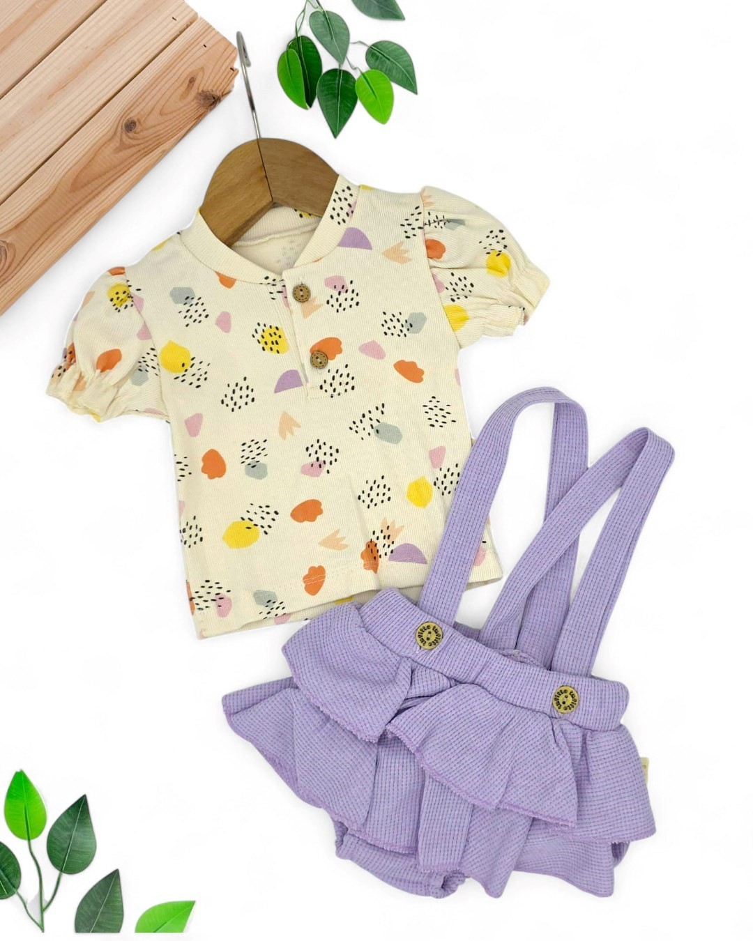 KIZ BEBEK YAZLIK KISA KOLLU FIRFIRLI ROMPER BASKILI T-SHIRT VE SALOPETLİ TAKIM R898 - LİLA