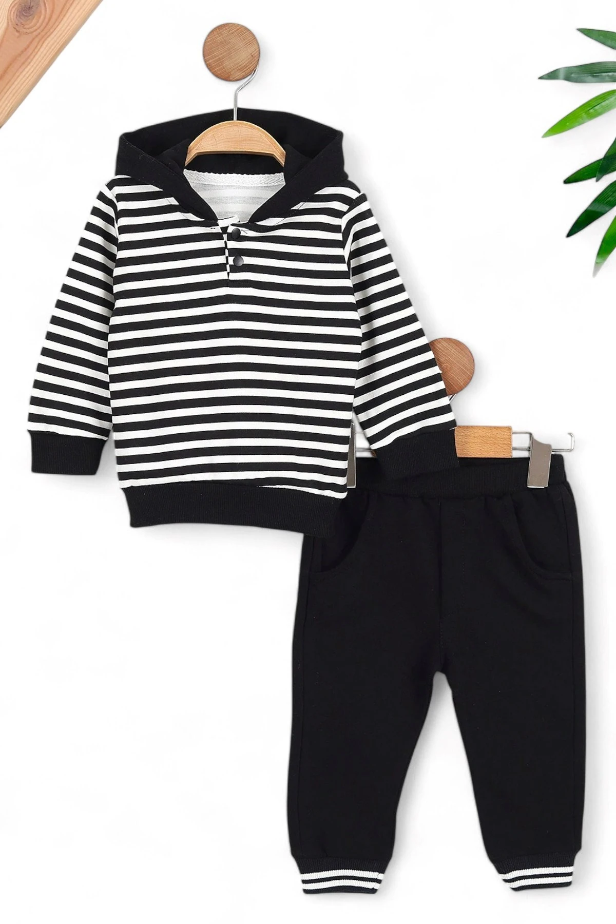 Erkek Çocuk Siyah Çizgili Mevsimlik 3 Parça Şişme Yelekli Alt Üst Cool Bebek Takımı R1441