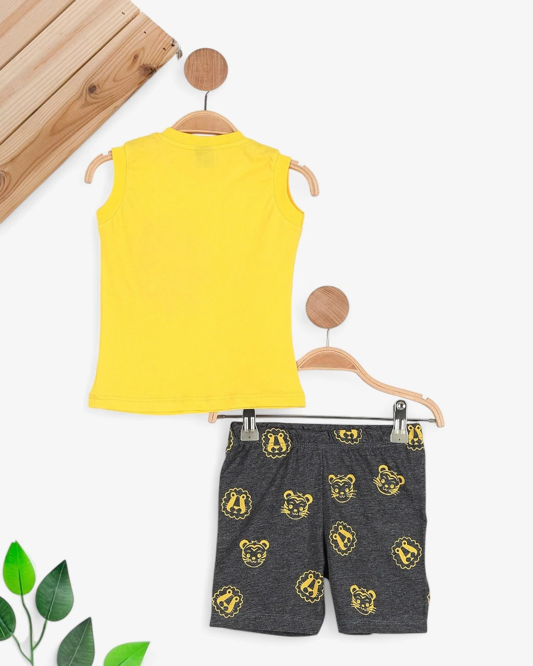 ERKEK BEBEK YAZLIK ASLAN BASKILI 6-9-12-18-24 AY SIFIR KOLLU ŞORTLU BEBEK TAKIMI R1776