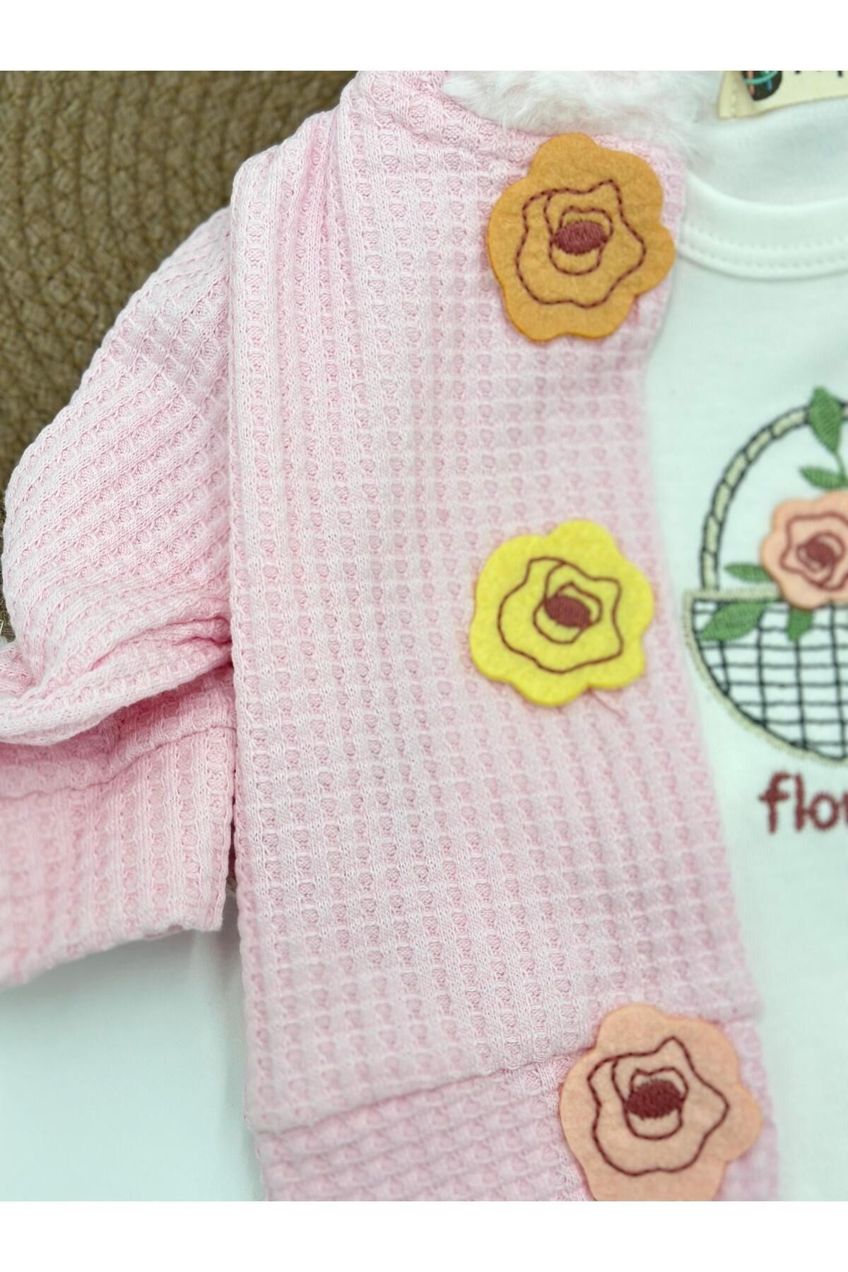KIZ BEBEK ÇİÇEK NAKIŞLI PELUŞ KAPÜŞONLU 3 PARÇA ZIBINLI MEVSİMLİK 3-6-9 AY BEBEK TAKIMI R1201