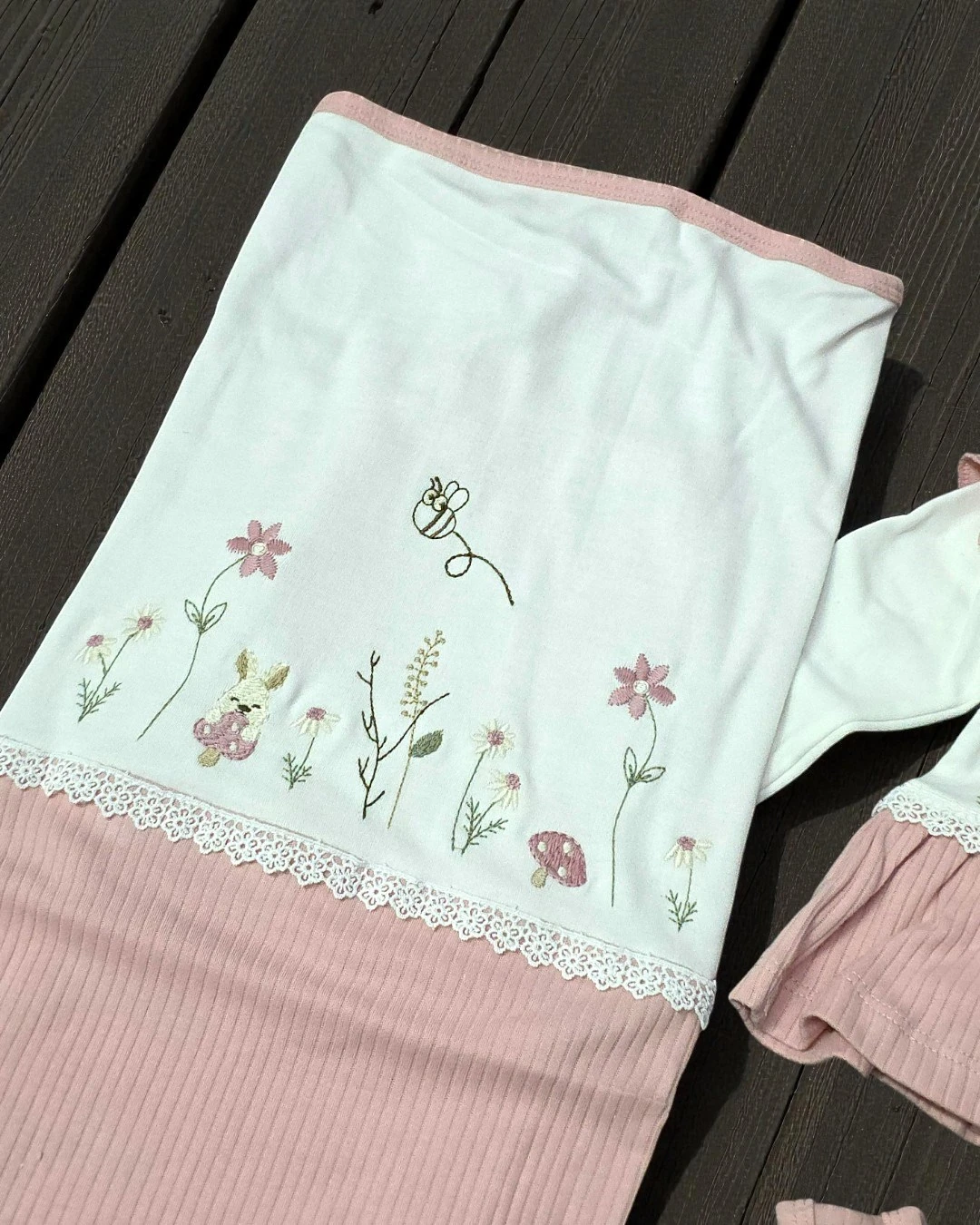 Kız Bebek Çiçek Nakışlı Fitilli, Bebe Yakalı 10 Parça Hastane Çıkışı Zıbın Seti R2356