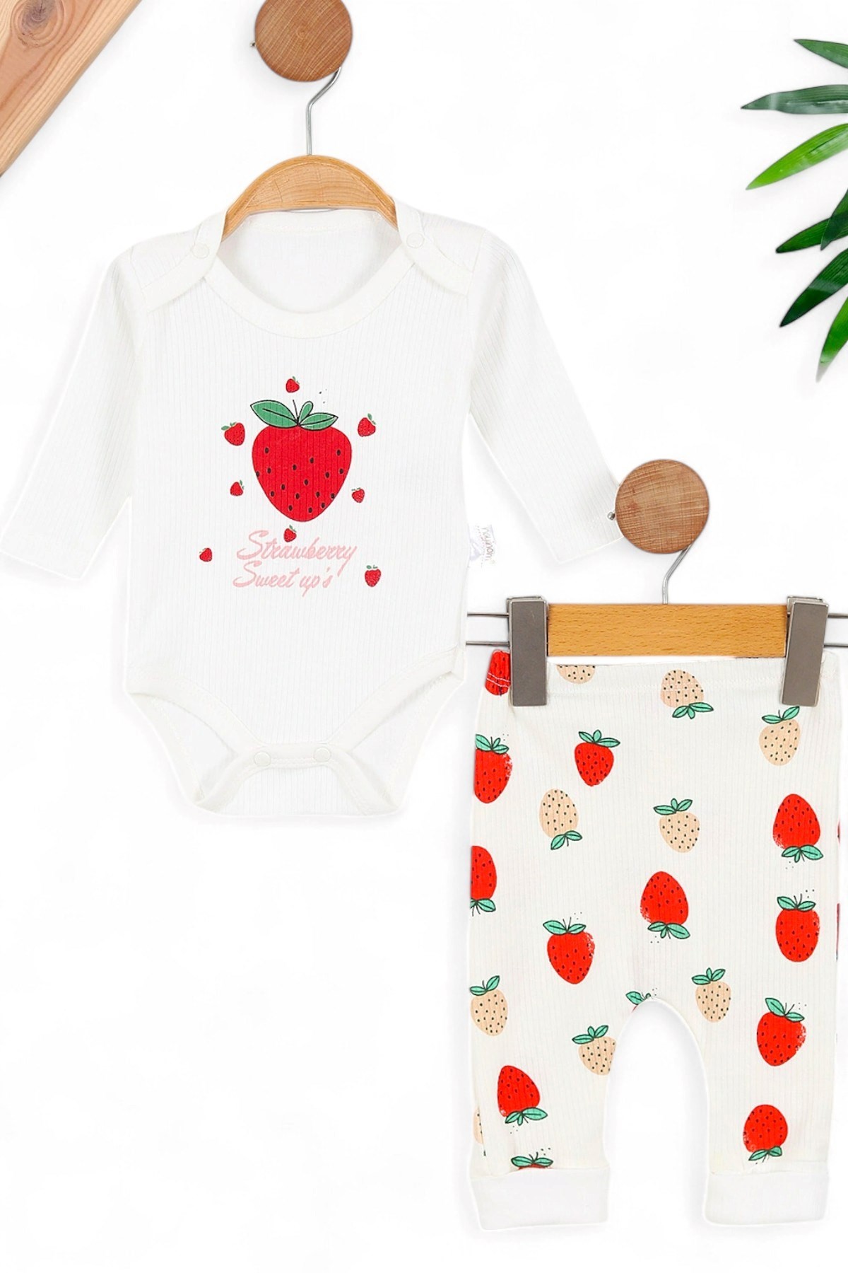 Kız Bebek Yenidoğan Çilek Desenli Çıtçıtlı Badi ve Altlı Natural Pamuk Bebek Takımı 0-9 Ay R1518 - EKRU