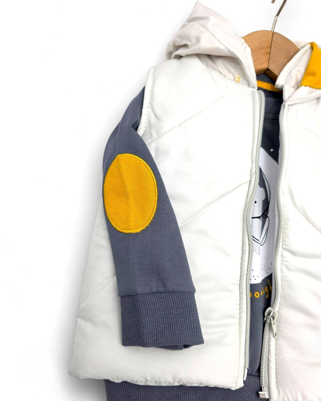 Erkek Bebek Mevsimlik Şişme Yelekli Hilal Nakışlı, 3 Parça 6-9-12-18 Ay Alt Üst Takım R2313