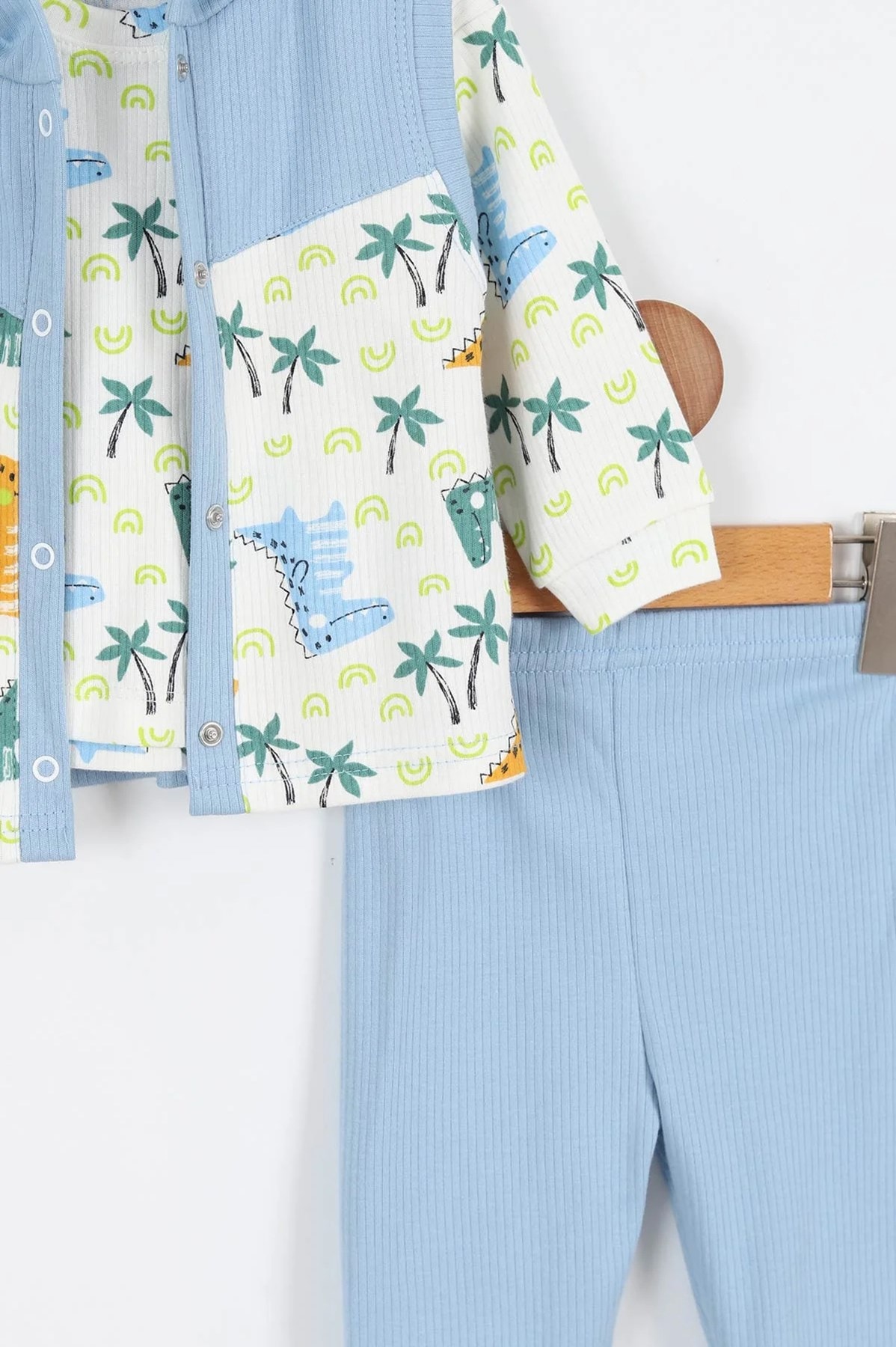 ERKEK BEBEK MEVSİMLİK 3 PARÇA YELEKLİ KAPÜŞONLU DİNOZOR BASKILI 3'LÜ TAKIM R1815