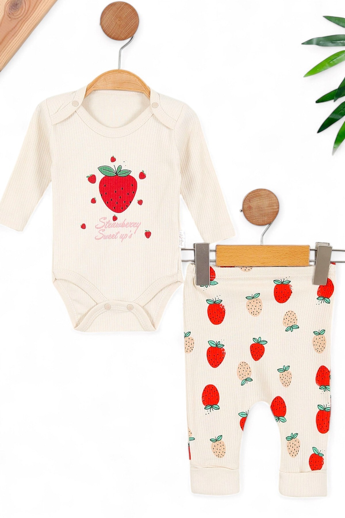 Kız Bebek Yenidoğan Çilek Desenli Çıtçıtlı Badi ve Altlı Natural Pamuk Bebek Takımı 0-9 Ay R1518 - BEJ