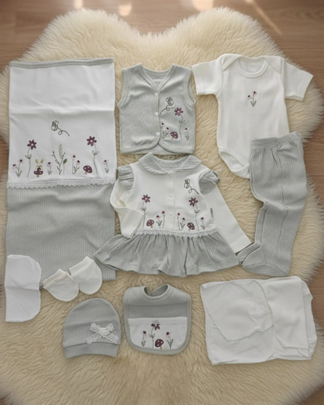 Kız Bebek Çiçek Nakışlı Fitilli, Bebe Yakalı 10 Parça Hastane Çıkışı Zıbın Seti R2356 - SU YEŞİLİ